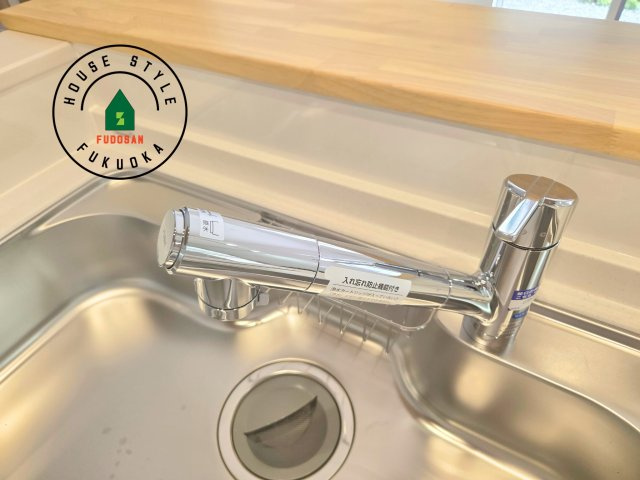 糸島市篠原西1丁目第2-2棟（2号棟）　の発電・温水設備|ヘッドはシャワーや浄水に切り替え可能でノズルが延びる可動式。料理が楽しくなりますね。ヘッドはシャワーや浄水に切り替え可能でノズルが延びる可動式。料理が楽しくなりますね。