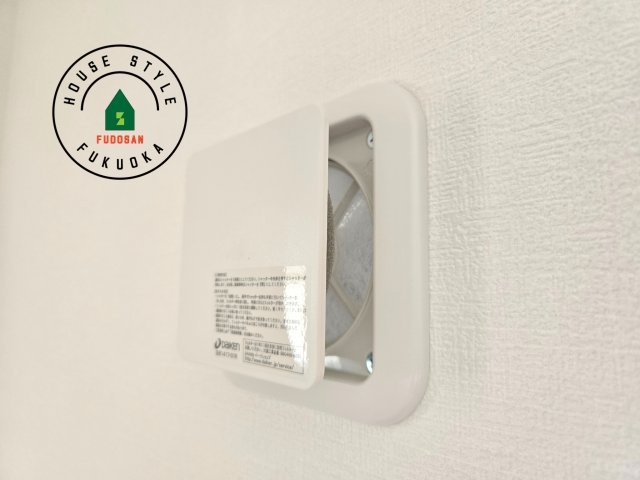 糸島市篠原西1丁目第2-2棟（2号棟）　の冷暖房・空調設備|24時間換気する換気口がございます。