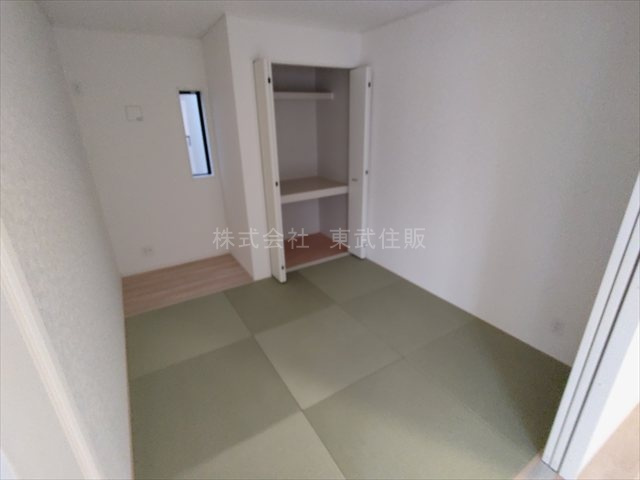 【ダイニング】 | 狭山市柏原第１３　全３棟　２号棟 | 食卓を囲むダイニング