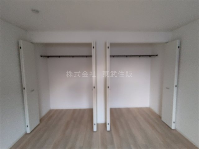 【寝室】 | 狭山市柏原第１３　全３棟　２号棟 | 洋室8.0帖南東側、寝室にいかがでしょうか