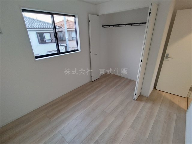【収納】 | 狭山市柏原第１３　全３棟　２号棟 | 洋室8.0帖南東側収納