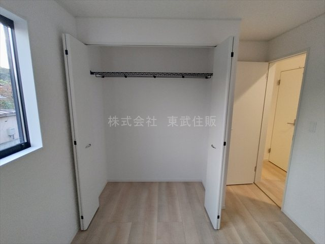 【子供部屋】 | 狭山市柏原第１３　全３棟　２号棟 | 洋室5.25帖南西側、お子さんのお部屋にいかがでしょうか