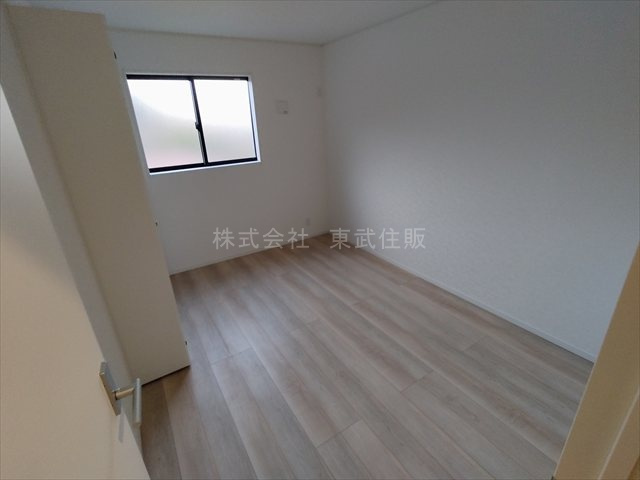 【収納】 | 狭山市柏原第１３　全３棟　２号棟 | 洋室5.25帖南西側収納