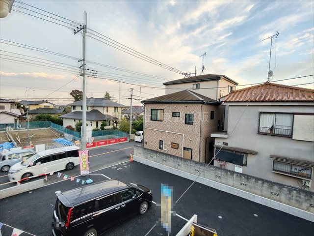 【バルコニー】 | 狭山市柏原第１３　全３棟　２号棟 | 暖かな日差しのふりそそぐバルコニー