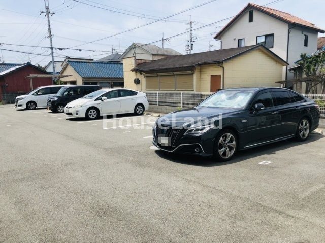 ヴィラージュ野崎の駐車場
