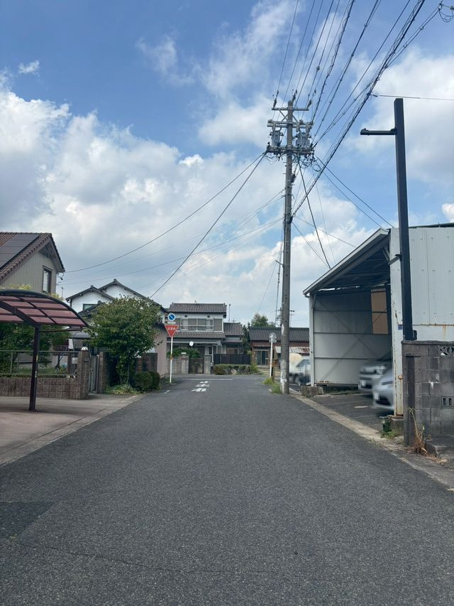 知多市清水が丘一丁目土地の外観|北西側接道幅員が6ｍ超えなので広々としております。
