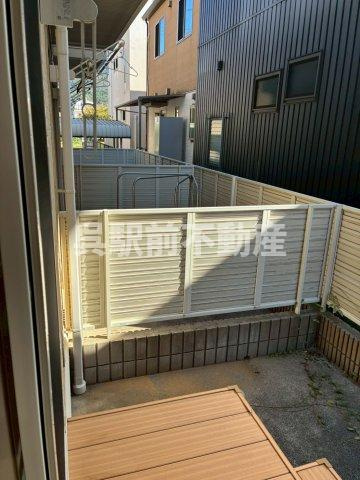 Elle Souriait m.n.kのバルコニー