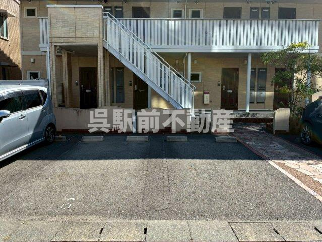 Elle Souriait m.n.kの駐車場