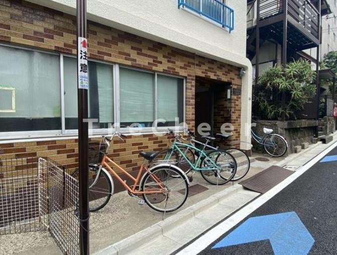 文化ビルのエントランス