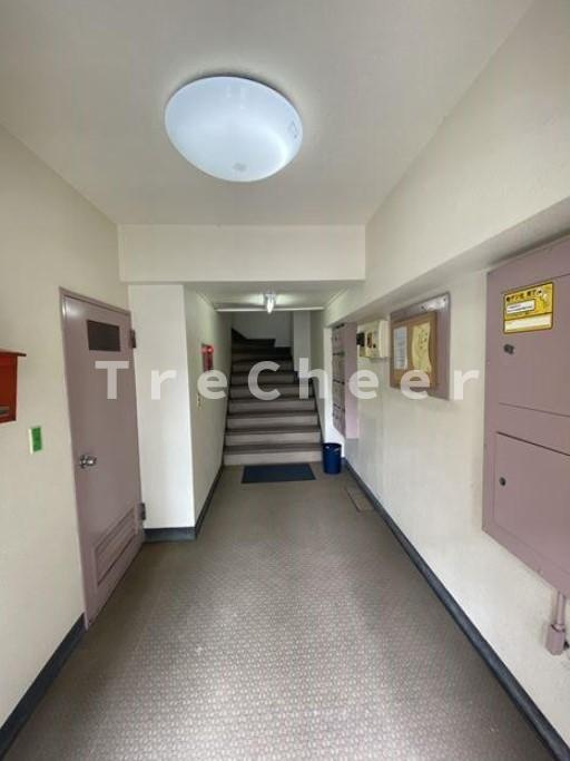 文化ビルのエントランス