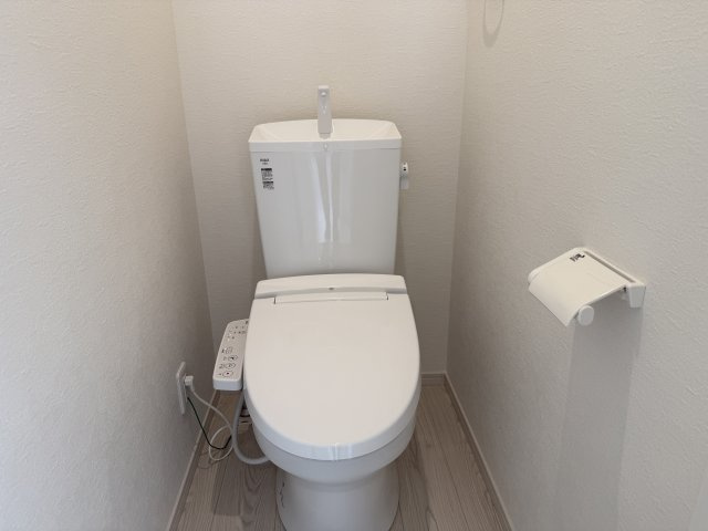 垂水区歌敷山4丁目①号棟　中古戸建のトイレ
