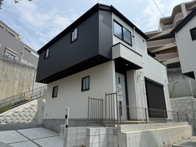 垂水区歌敷山4丁目①号棟　中古戸建の外観