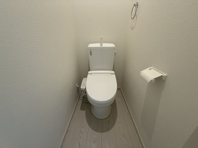 垂水区歌敷山4丁目①号棟　中古戸建のトイレ