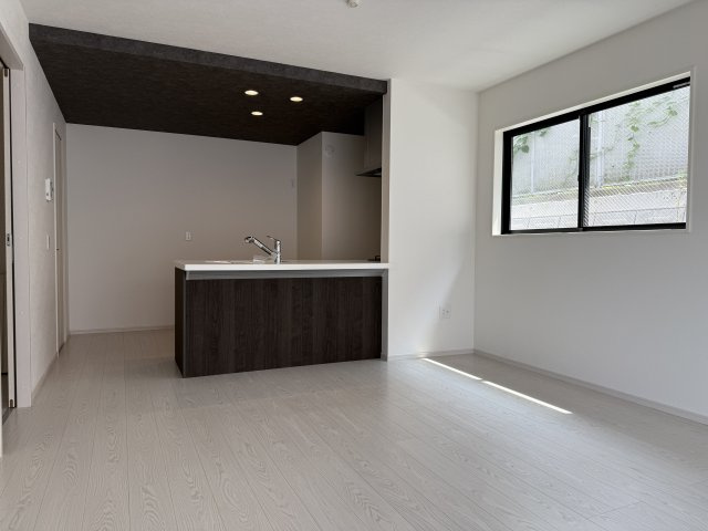 垂水区歌敷山4丁目①号棟　中古戸建の居間・リビング