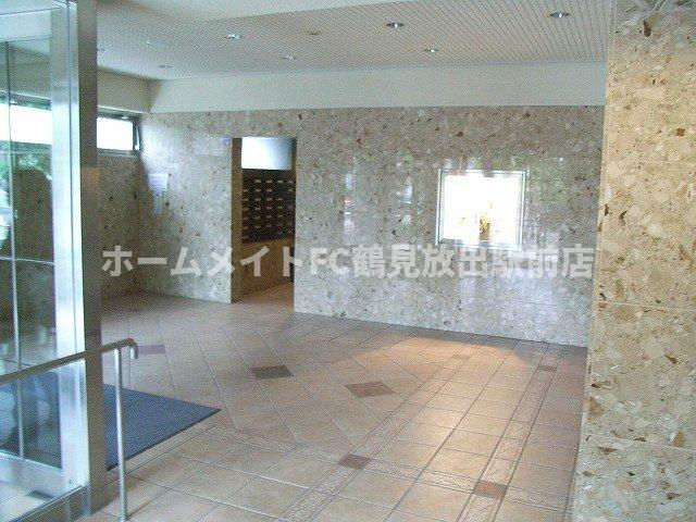 スカイタワー鶴見緑地のエントランス