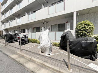 【駐車場】 | バイク置き場。空き区画の有無や駐輪料金、サイズおよび排気量規定などについては、改めてお問い合わせください。～即日のご見学可能～　お問合せはお気軽にどうぞ。