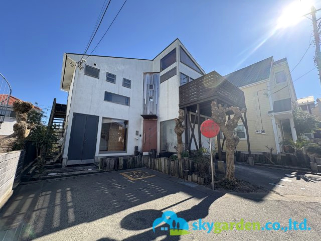 鎌倉市材木座5丁目　中古戸建の外観|海のある暮らし、いかがでしょうか。