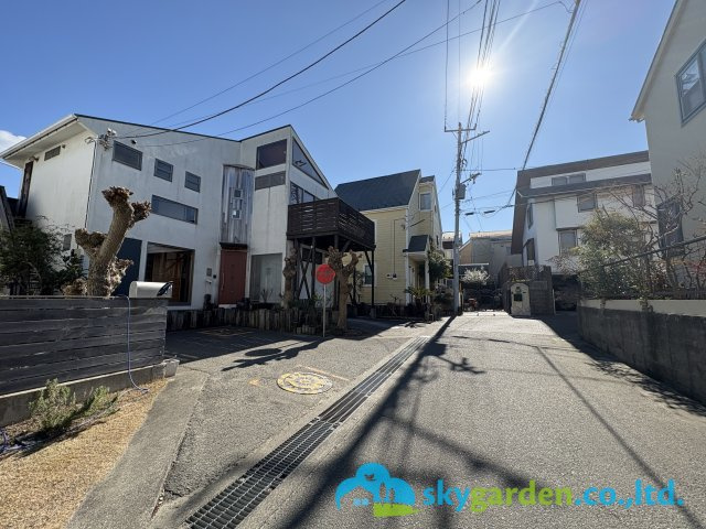 鎌倉市材木座5丁目　中古戸建の前面道路含む現地写真