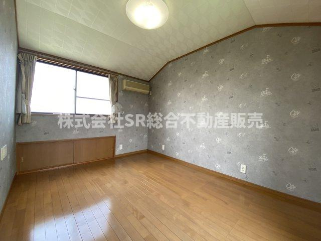 寿町1丁目中古戸建の子供部屋|スヌーピーの壁紙が可愛らしいです♪子供部屋にピッタリです！