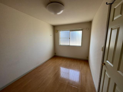 【内装】 | スカイコーポ垣生 | 洋室（イメージ）