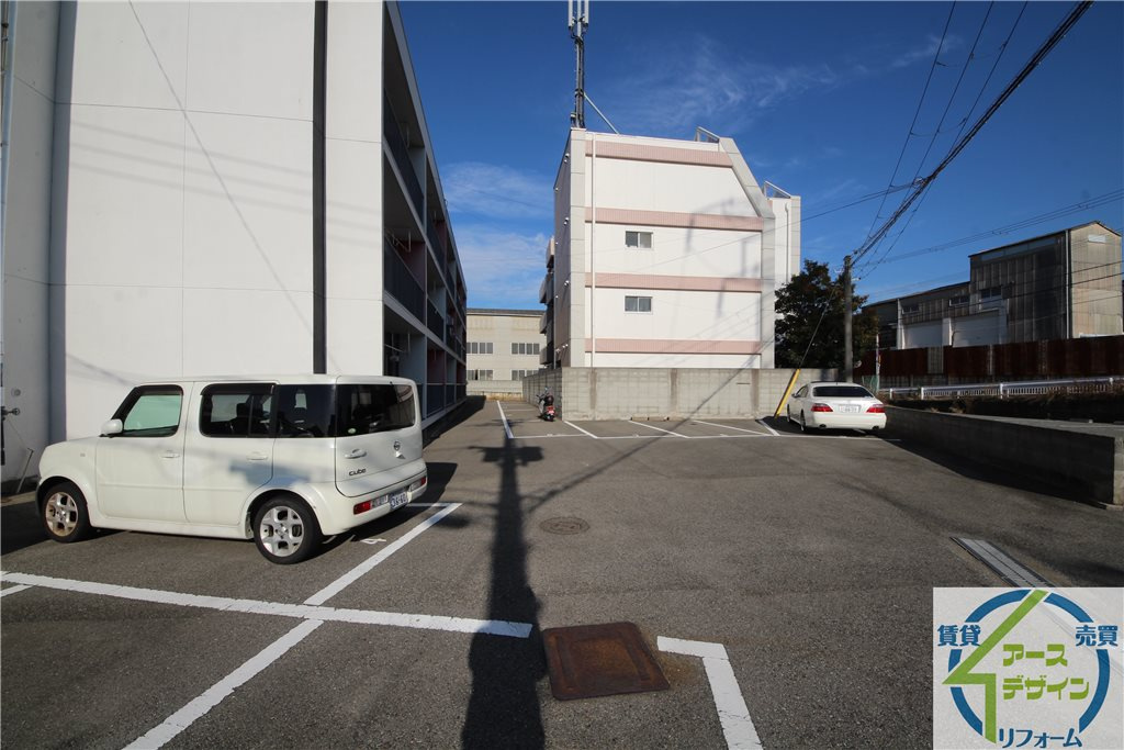 儀春マンションの駐車場