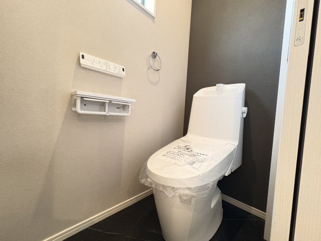 神戸市西区玉津町高津橋新築戸建のトイレ