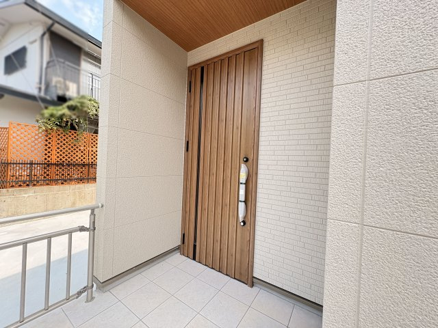 神戸市西区玉津町高津橋新築戸建の玄関