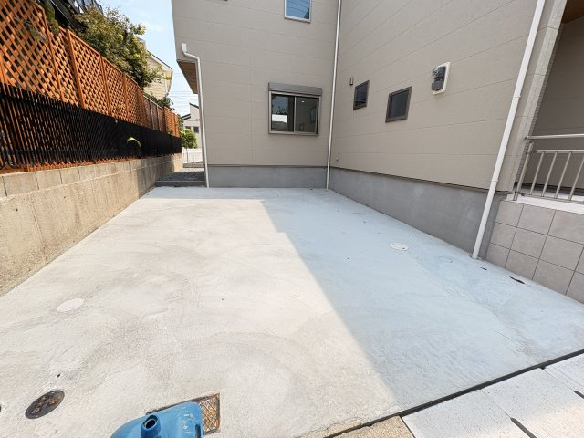 神戸市西区玉津町高津橋新築戸建の駐車場