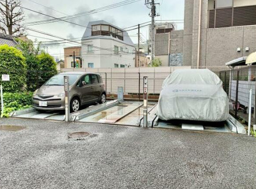  アーンジユ赤羽岩淵の駐車場