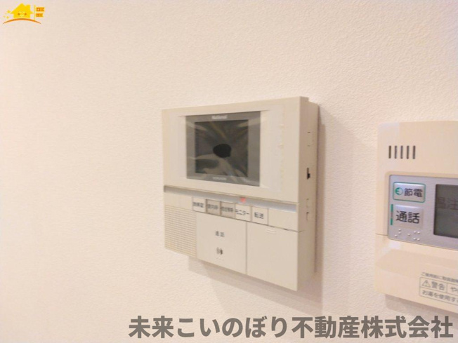 【防犯設備】 | 幸手市栄中古戸建て | TVインターフォンは来訪者の確認にとても便利で安心です。
録画システム付きなので、留守時の確認も可能です。