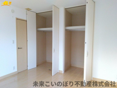 【収納】 | 幸手市栄中古戸建て | たっぷり収納力のあるクローゼットです！
余計な家具を置かずに済みます！