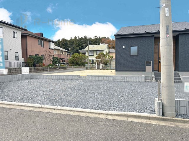 小美玉市先後第2　新築戸建て　1号棟の駐車場|カースペースは3台完備。ゲスト用のスペースも確保できますね♪