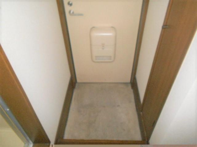 宮田ハイツの玄関