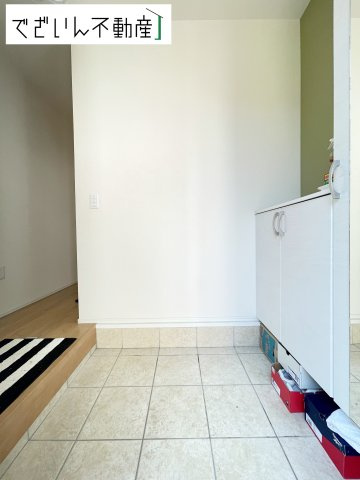 【玄関】 | 深谷市上柴町東七丁目　中古住宅   | 現地(2025年8月撮影)