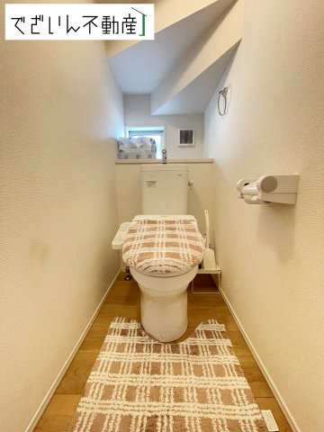 【トイレ】 | 深谷市上柴町東七丁目　中古住宅   | 現地(2025年8月撮影)