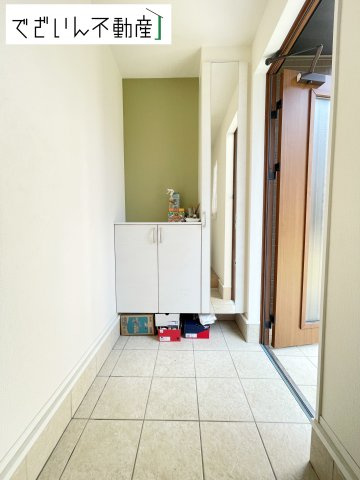 【玄関】 | 深谷市上柴町東七丁目　中古住宅   | 現地(2025年8月撮影)