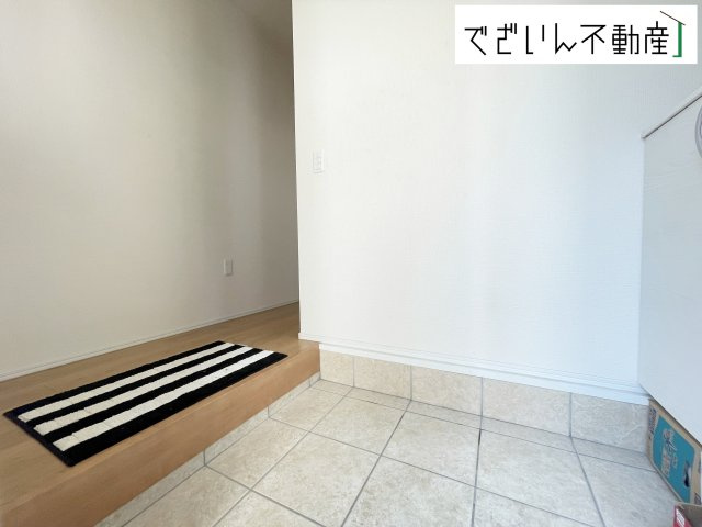 【玄関】 | 深谷市上柴町東七丁目　中古住宅   | 現地(2025年8月撮影)