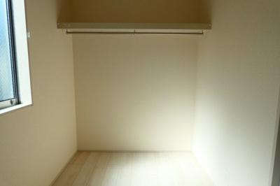 【収納】 | リーブルファイン羽村羽中 | 空間を広く使えるオープンクローゼットタイプ。