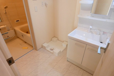【洗面所】 | リーブルファイン羽村羽中 | 広めな洗面所です。