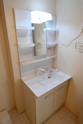 【独立洗面台】 | リーブルファイン羽村羽中 | 便利なシャワー付き洗面台完備。