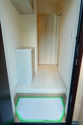 【玄関】 | リーブルファイン羽村羽中 | シューズボックスのある玄関です