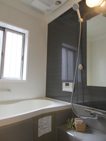 青梅市畑中3丁目　中古戸建の浴室|のびのび１坪タイプバスルーム。