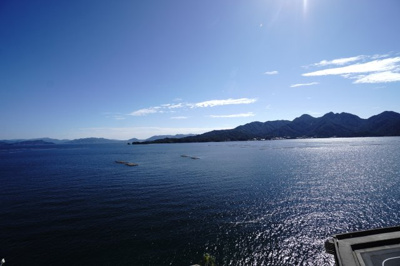 【展望】 | 【上質リノベ】ナタリーマリナタウンウエストデッキＡ棟 | 【四季を感じる】
四季の移ろい・爽やかな青空や風を感じられ
自然を愉しめるパノラマビュー。
毎日の暮らしに余裕を感じさせてくれる、
遮る物の無い開放的な眺望を是非、ご堪能ください。