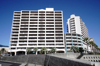 【外観】 | 【上質リノベ】ナタリーマリナタウンウエストデッキＡ棟 | 【耐震性】
耐震性の高さを判断するポイントは、
建築確認申請日が1981年6月1日以降の
新耐震基準に適合しているかどうか。
震度６程度の大地震でも
建物が崩壊しないレベルが基準になりました。