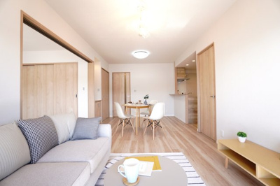 【居間・リビング】 | 【上質リノベ】ナタリーマリナタウンウエストデッキＡ棟 | 室内（2025年10月24日11：00頃）撮影