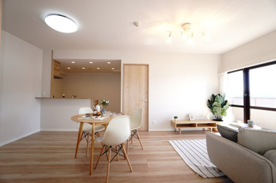 【居間・リビング】 | 【上質リノベ】ナタリーマリナタウンウエストデッキＡ棟 | 室内（2025年10月24日11：00頃）撮影