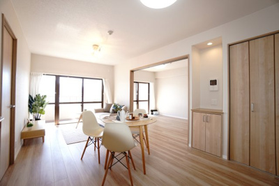 【居間・リビング】 | 【上質リノベ】ナタリーマリナタウンウエストデッキＡ棟 | 室内（2025年10月24日11：00頃）撮影