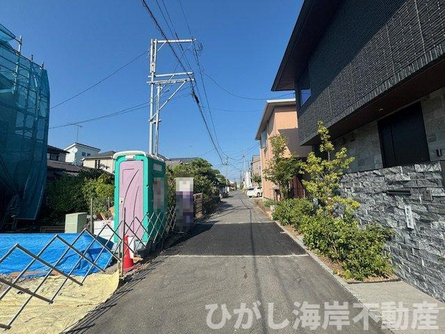 藤沢市辻堂元町5丁目　新築戸建　全2棟の前面道路含む現地写真|8月24日撮影　建築中　現地外観