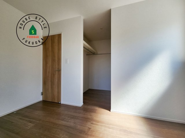 福岡市西区上山門2丁目第2-2棟（1号棟）　の収納|洋服や大きな荷物が多い方や人数の多いご家族などは、一般的なクローゼットよりもウォークインクローゼットのほうが使い勝手が良いです。