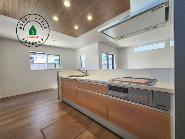 福岡市西区上山門2丁目第2-2棟（1号棟）　のキッチン|ご家族を近くに感じられる対面キッチンのLDK。会話もはずみそうですね。